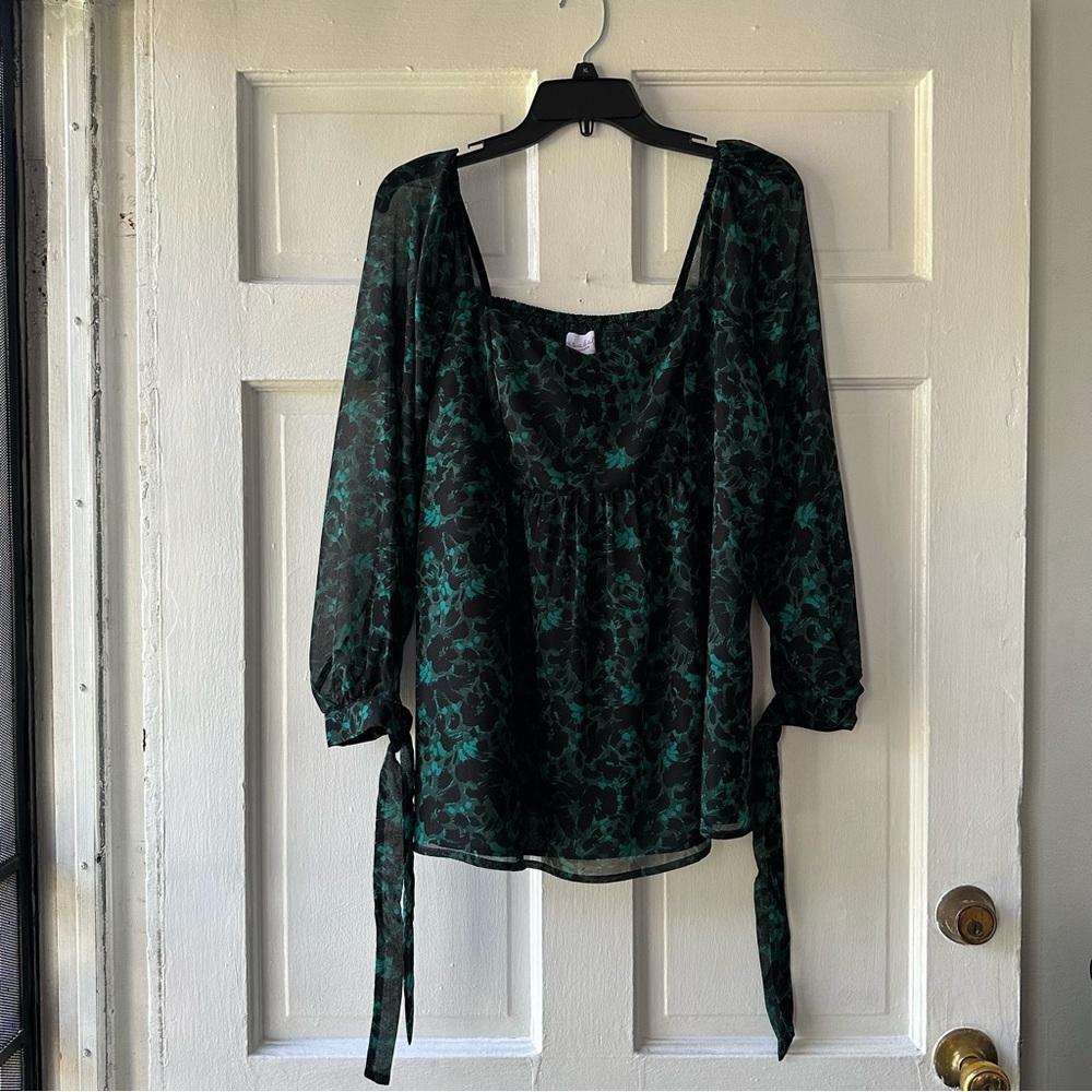 Isabel by Ingrid + Isabel Green & Black Pattern Blouse